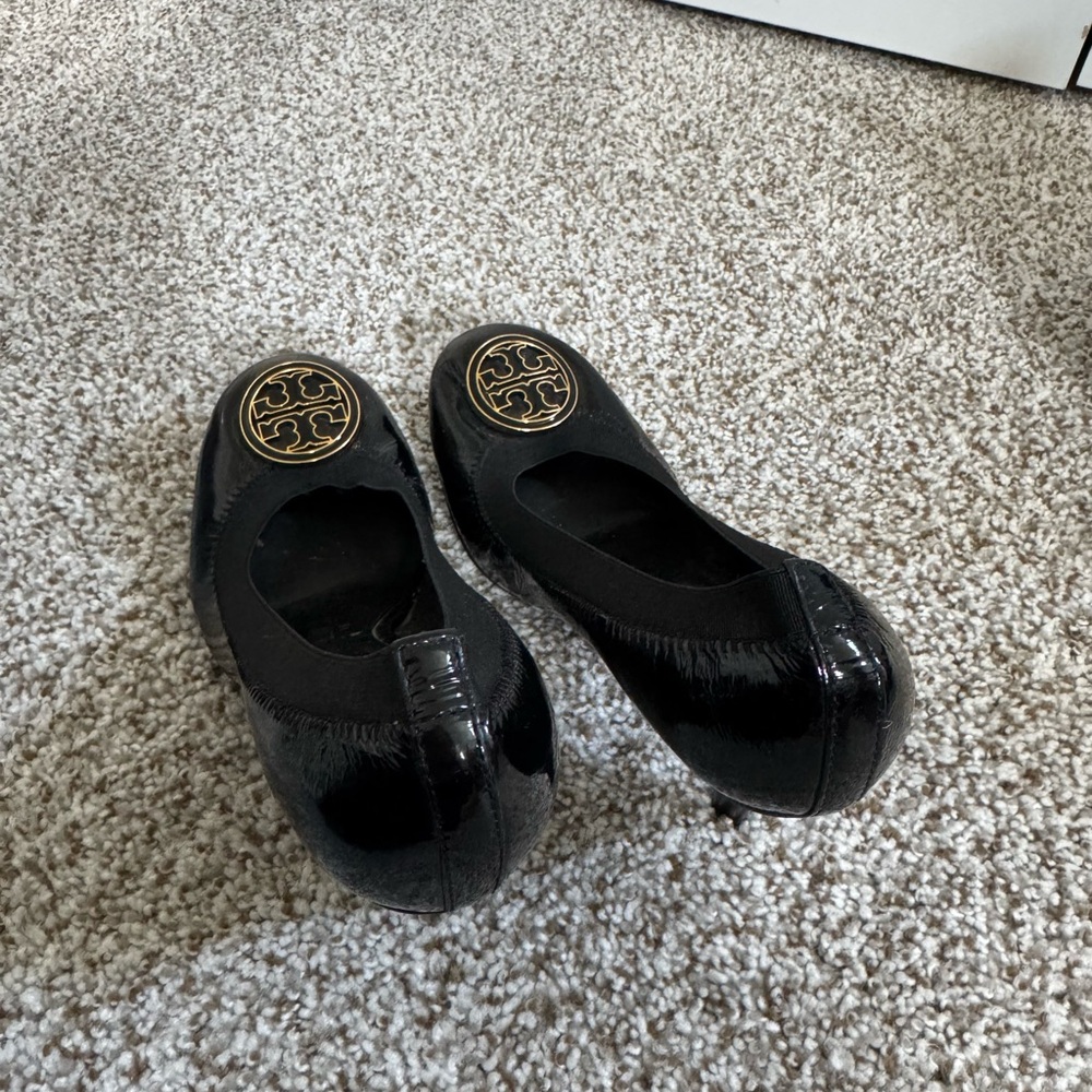 Tory Burch Black and Gold Heels with Elegant Design